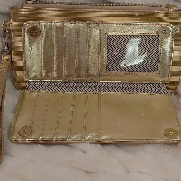 EUC STEVE MADDEN GOLD WRISTLET WALLET - Picture 7 of 9
